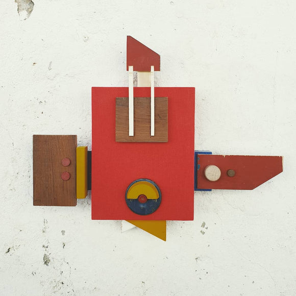 Andrea Balzano, Scultura geometrica astratta, Acrilico e componenti in legno riciclato, 50x40 cm