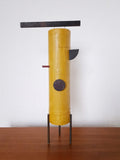 Andrea Balzano, Scultura geometrica astratta, Acrilico e componenti in legno, metallo e materiale di riciclo, 32x69x13 cm